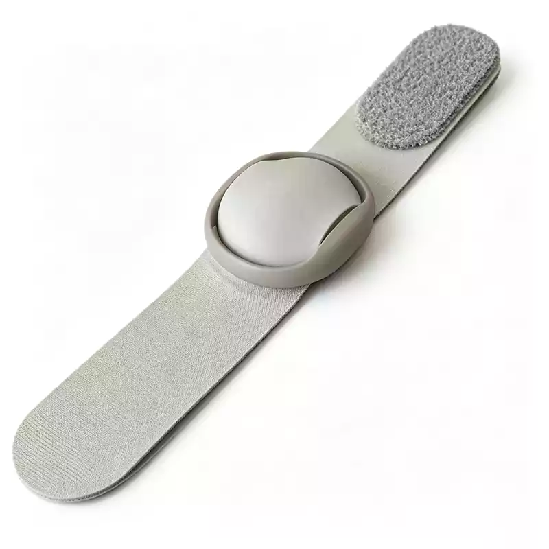 B601 strap texture and closure mechanism